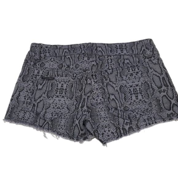 Celebrity Pink Gray Snake Print Denim Cut Off Shorts Size 1 - Picture 4 of 8